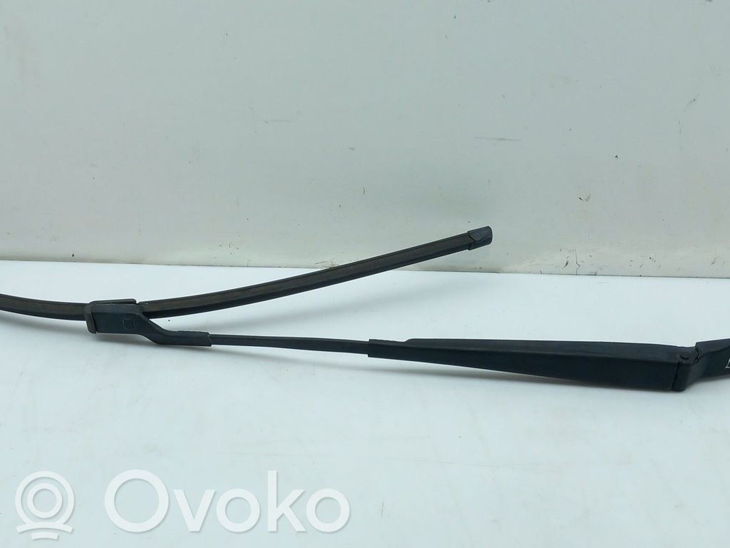Opel Astra J Etupyyhkimen sulan varsi 