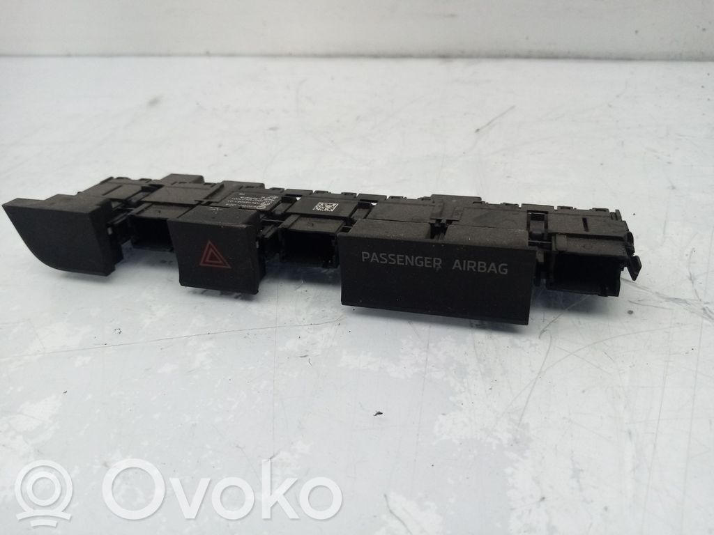 Botón interruptor de luz de peligro   6V0927132A