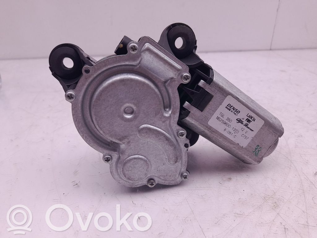 Fiat 500 Galinio stiklo valytuvo varikliukas 