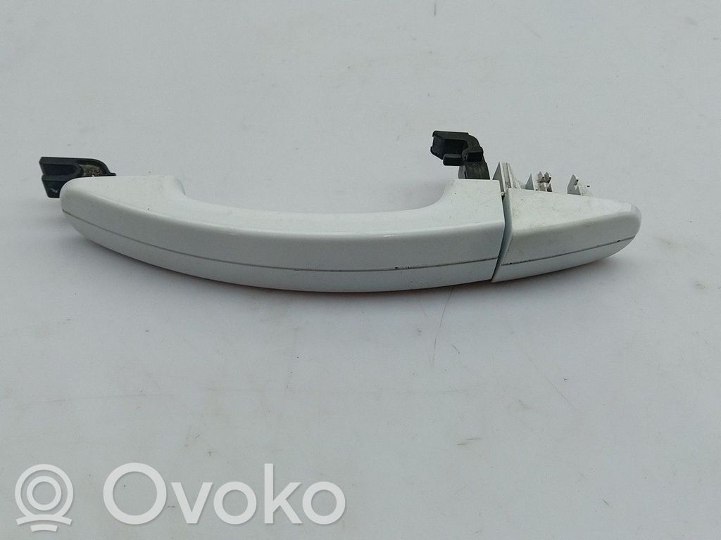 Manecilla externa puerta trasera   AM51U22404