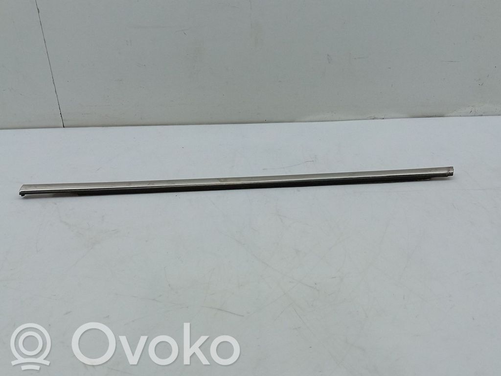 Peugeot 2008 I Rivestimento della portiera anteriore (modanatura) 
