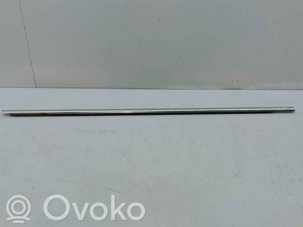 Volkswagen PASSAT B6 Mască ușă față (turnată) 