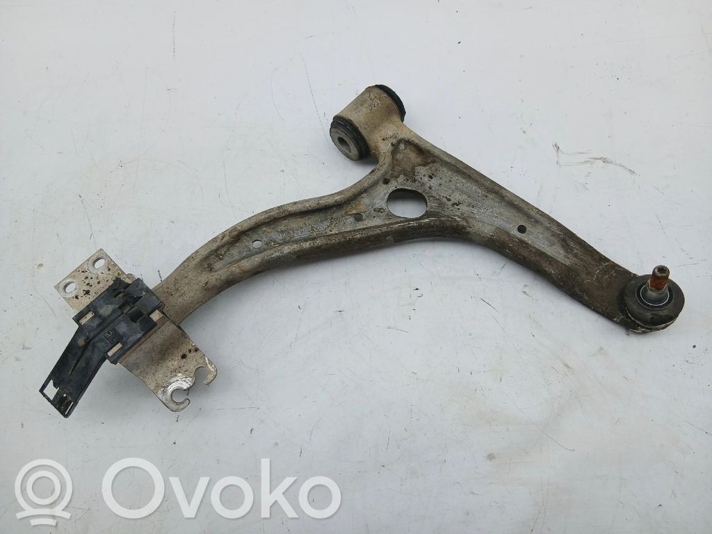 Mercedes-Benz A W176 Wahacz przedni 
