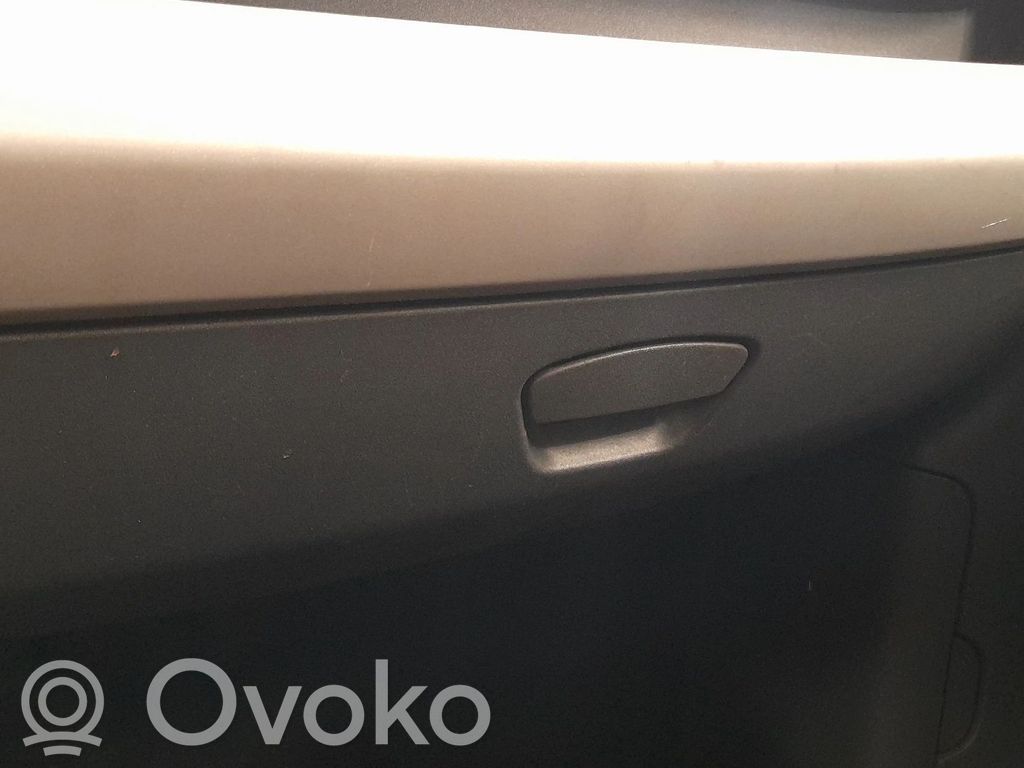 Hansikaslokero