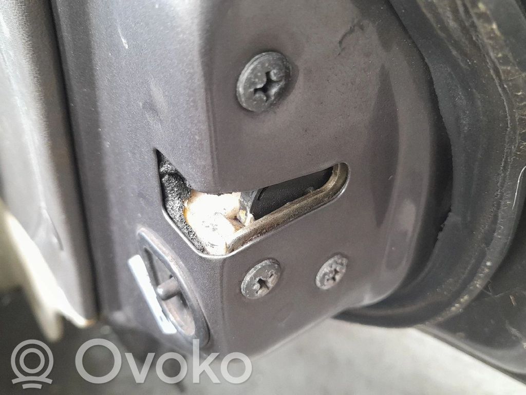 Cerradura de puerta trasera