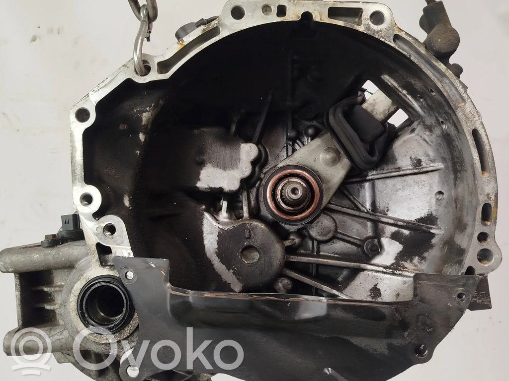 KIA Carnival Manualna 5-biegowa skrzynia biegów