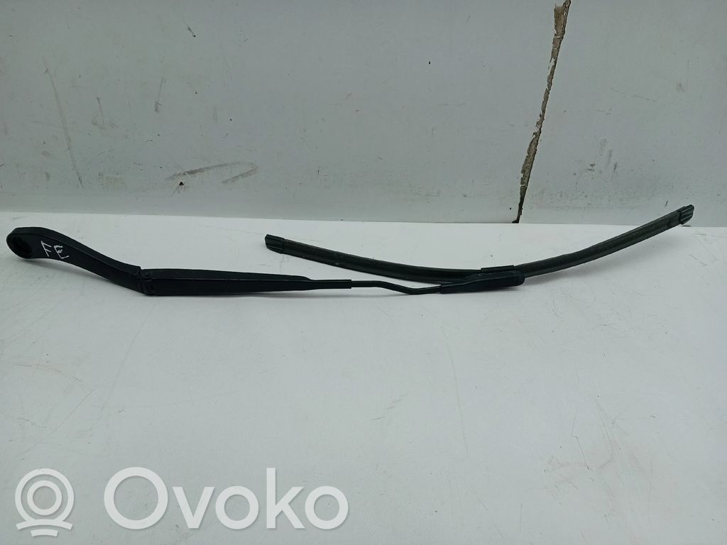 Ford Kuga III Brazo del limpiaparabrisas delantero 