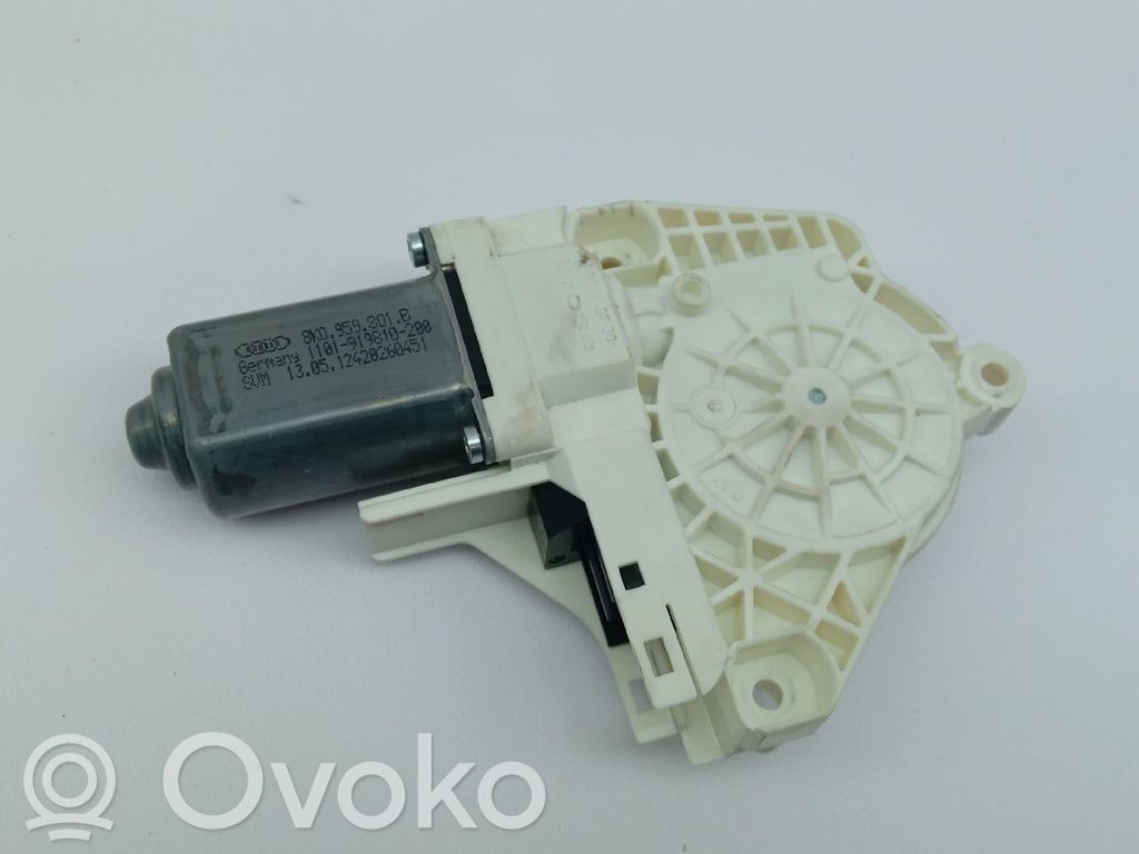 Motor del regulador de la ventanilla de la puerta delantera   8K0959801B