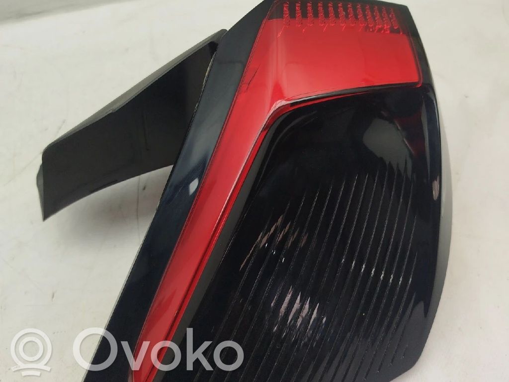 Peugeot 3008 II Lampă spate în capacul portbagajului 