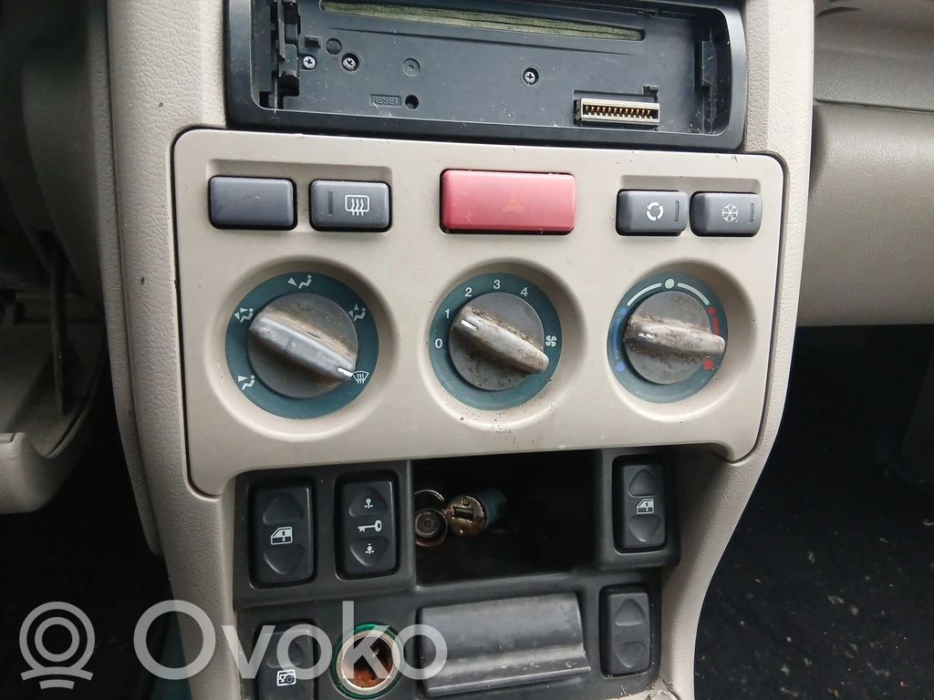 Land Rover Freelander Air conditioning (A/C) switch 