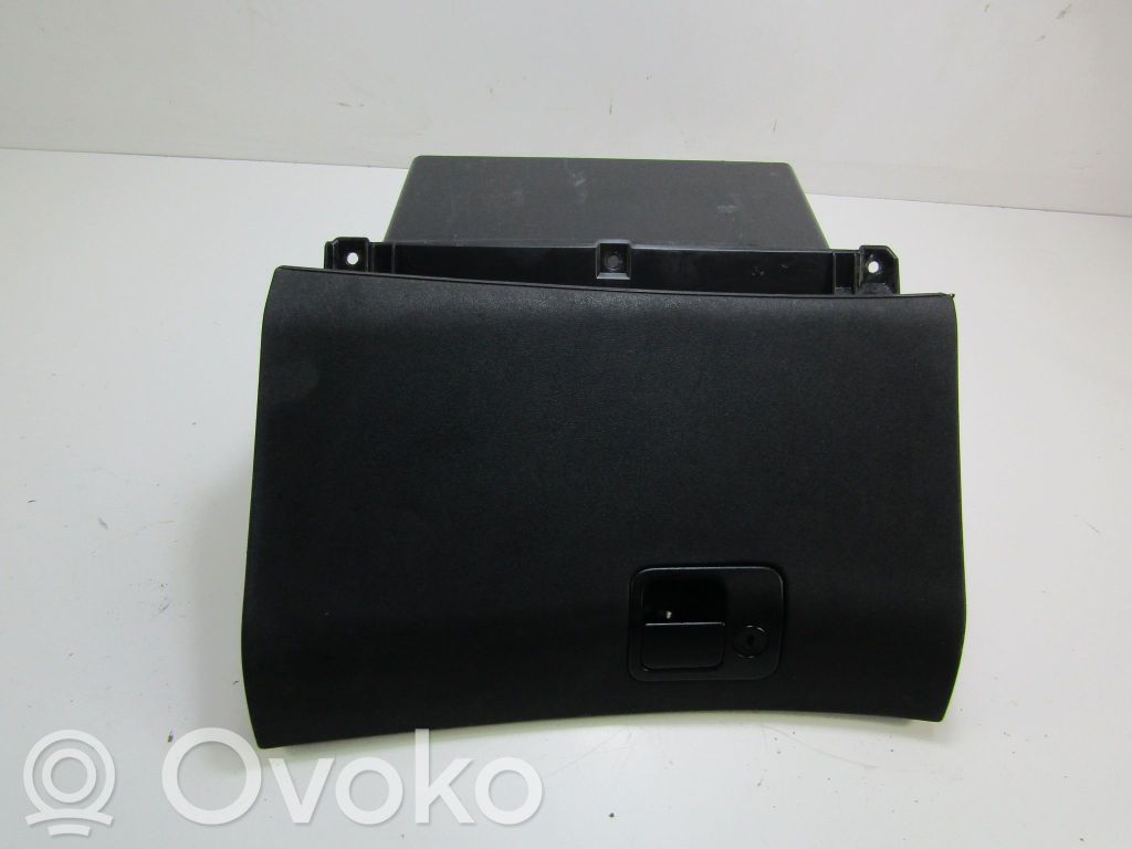 Glove box