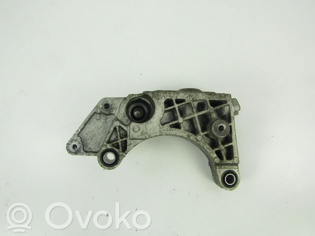 Chevrolet Meriva Engine mounting bracket 