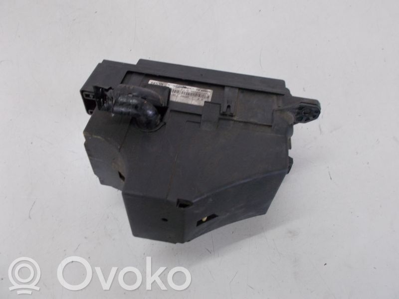 KIA Carnival Fuse box set 