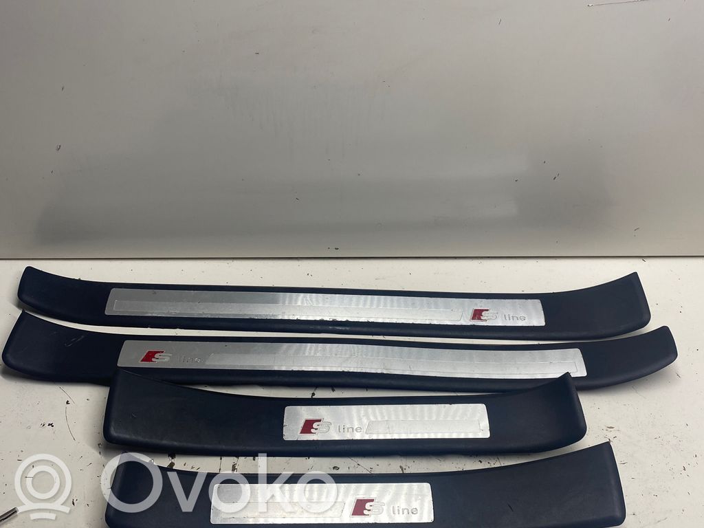 Audi A4 S4 B7 8E 8H Listwa progowa przednia 