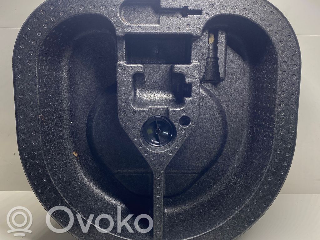 Ford Focus Tool box 