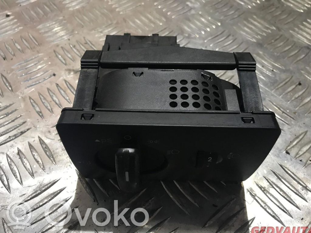 Lukturu slēdzis   4M5T13A024EA
