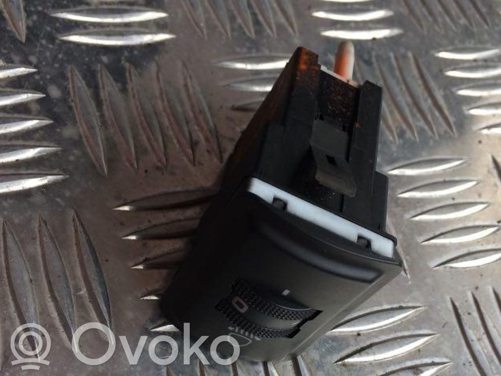 Headlight level height control switch   8D2941301