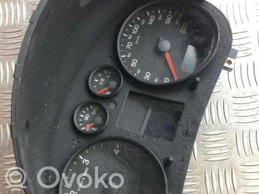 Audi A2 Speedometer (instrument cluster) 