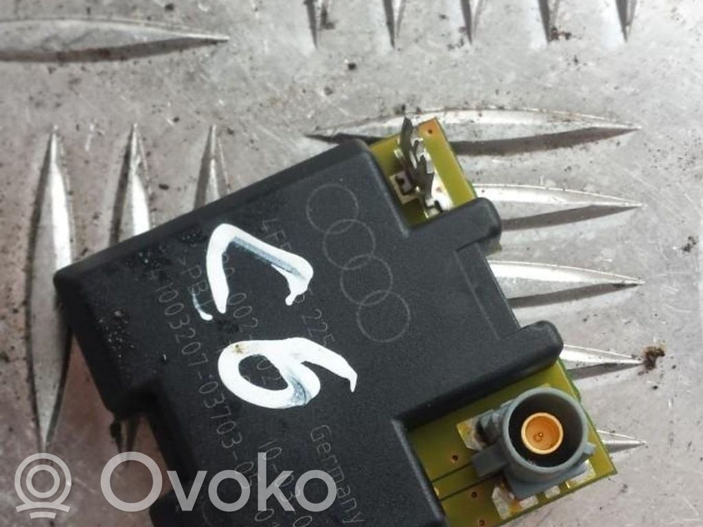 Audi A6 S6 C6 4F Antenos stiprintuvas 