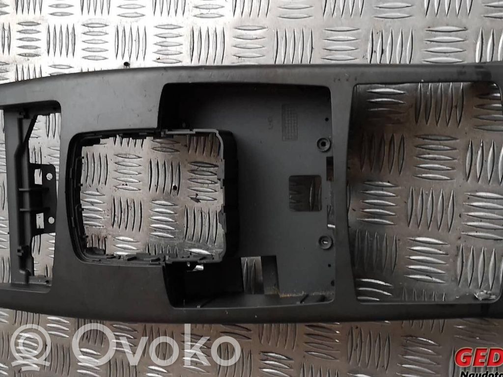 Audi A6 S6 C6 4F Pavarų perjungimo svirties apdaila (plastikinė) 