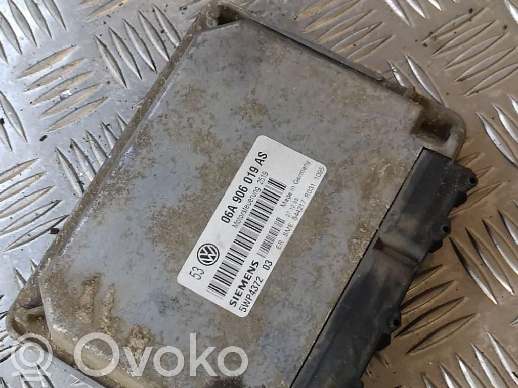 Volkswagen Golf IV Engine control unit/module 