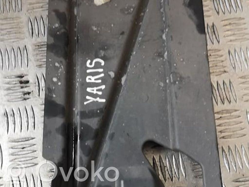 Toyota Yaris Kita išorės detalė 