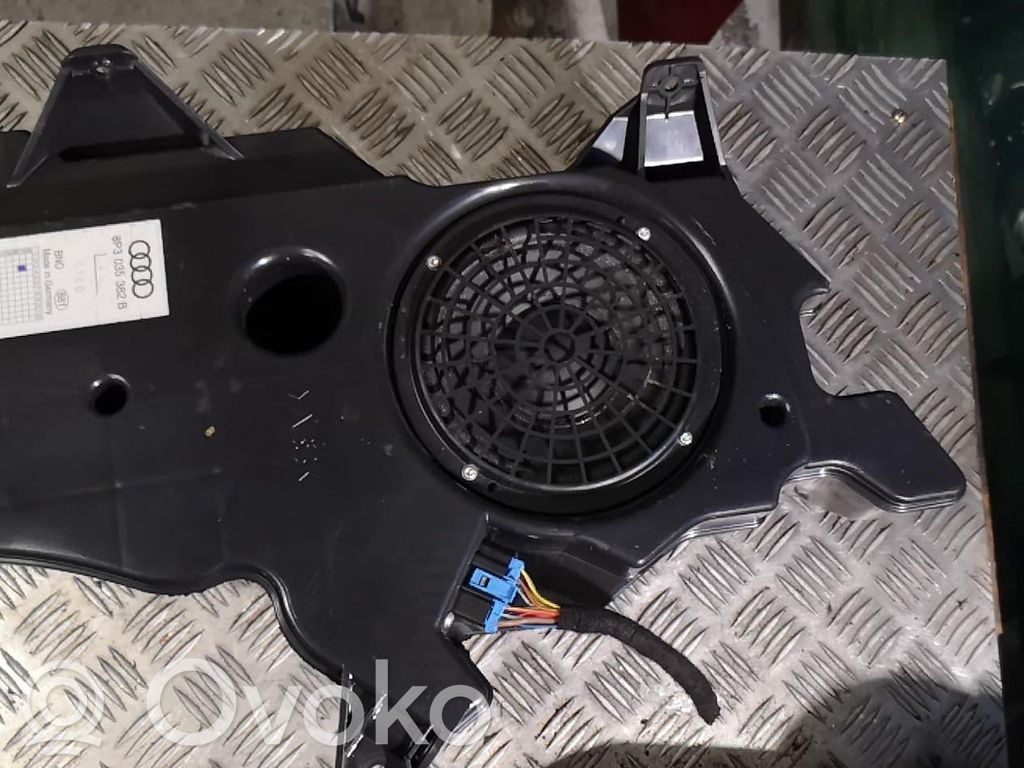 Audi A3 S3 8P Front door speaker 