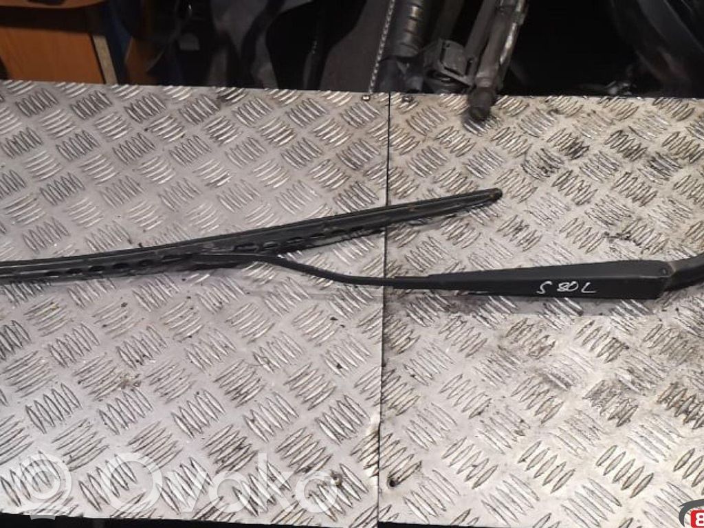 Volvo S80 Front wiper blade arm 