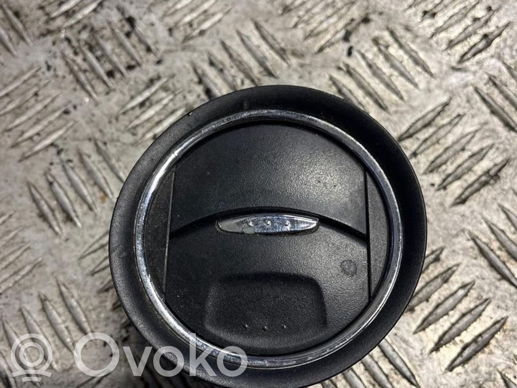 Centrinės oro grotelės   6M21U018B09
