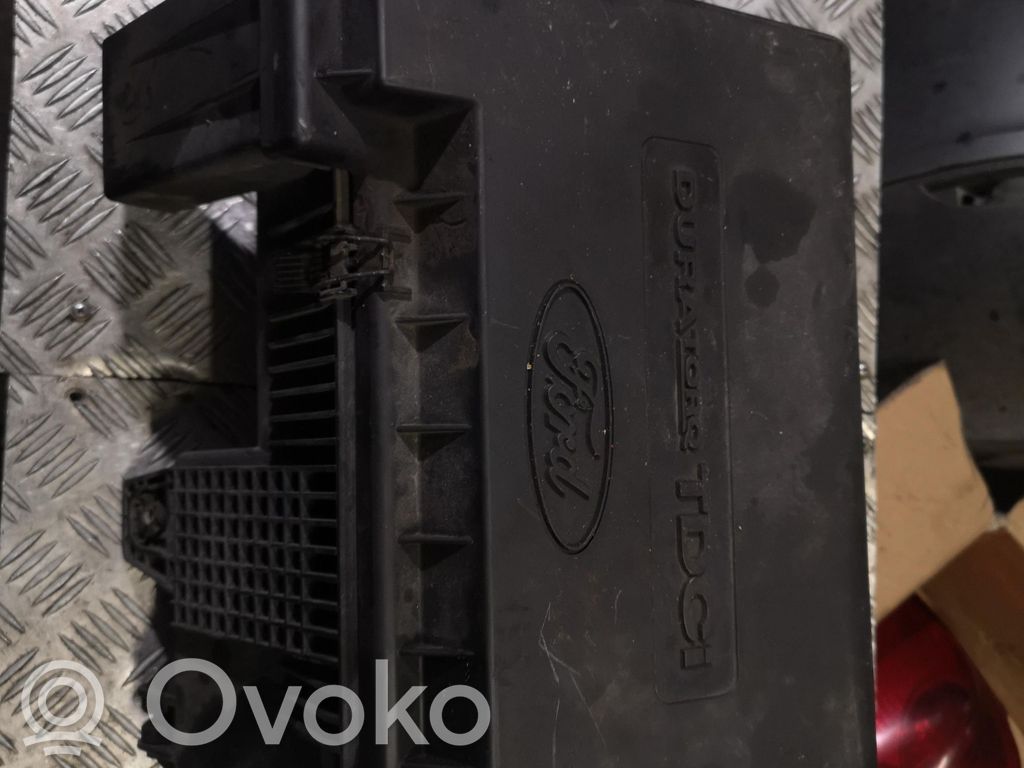 Air filter box   200710