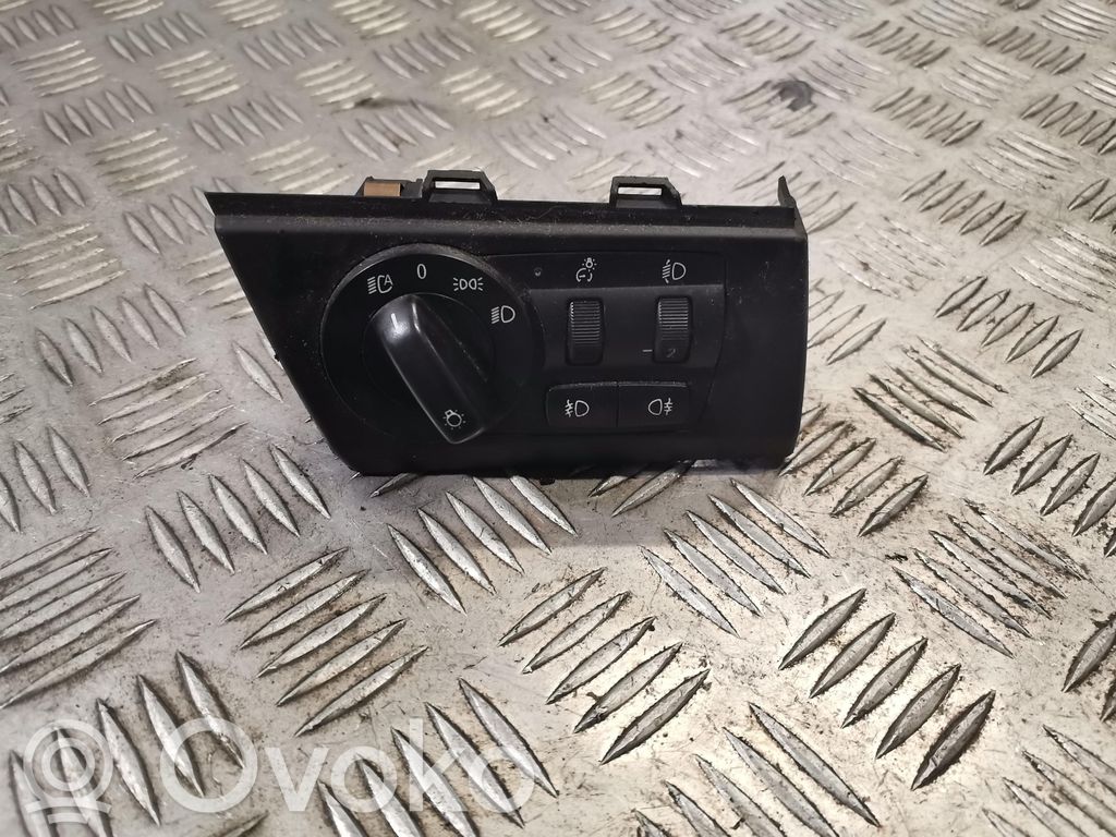 Light switch   3420282