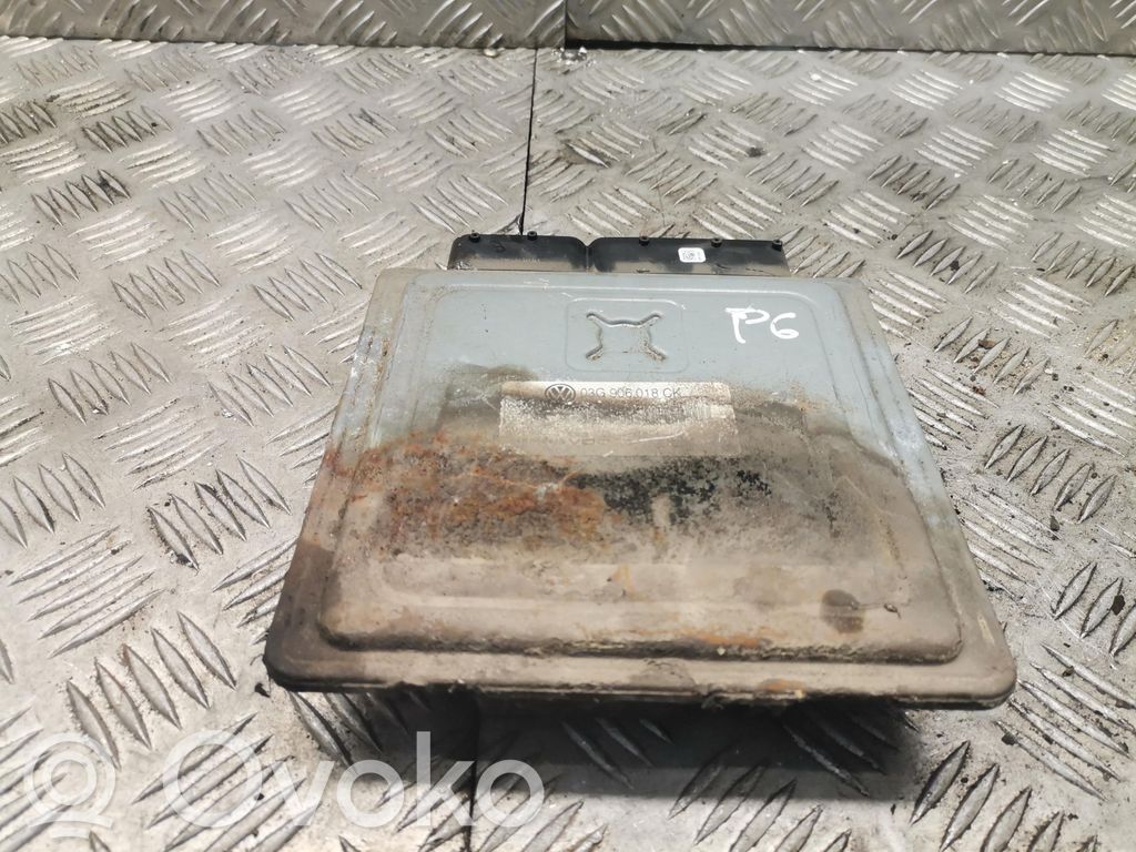 Volkswagen PASSAT B6 Engine control unit/module 