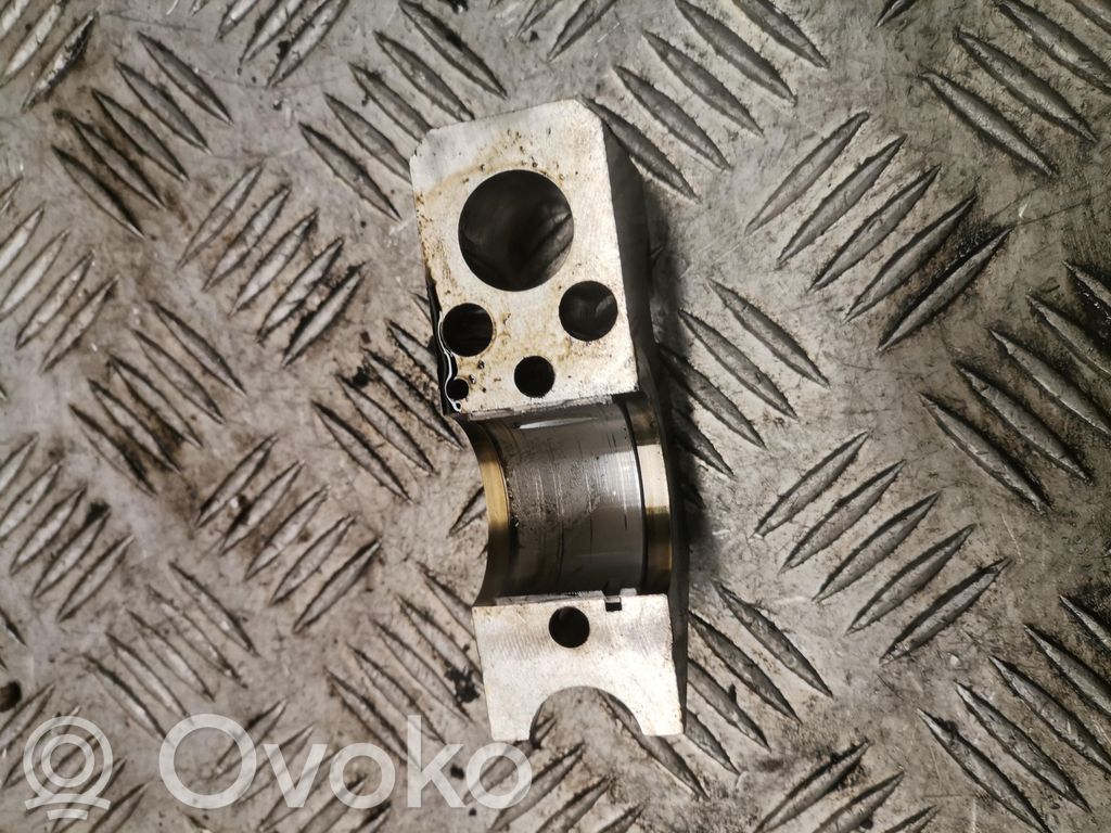 Volkswagen PASSAT B6 Camshaft holder 
