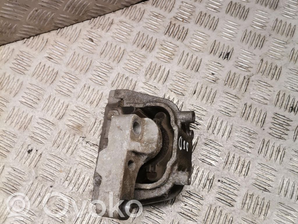 Volkswagen PASSAT B6 Engine mount bracket 