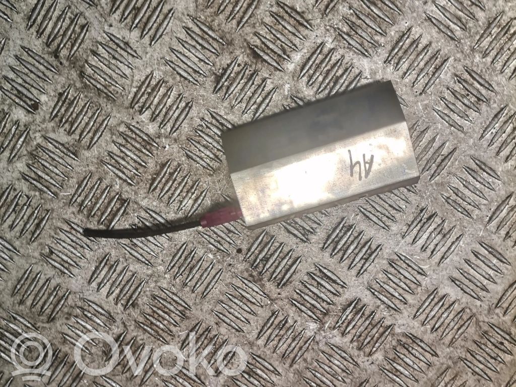 GPS-pystyantenni   4F5035503