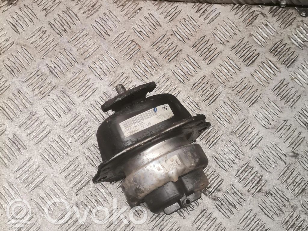 Engine mount bracket   P679541701