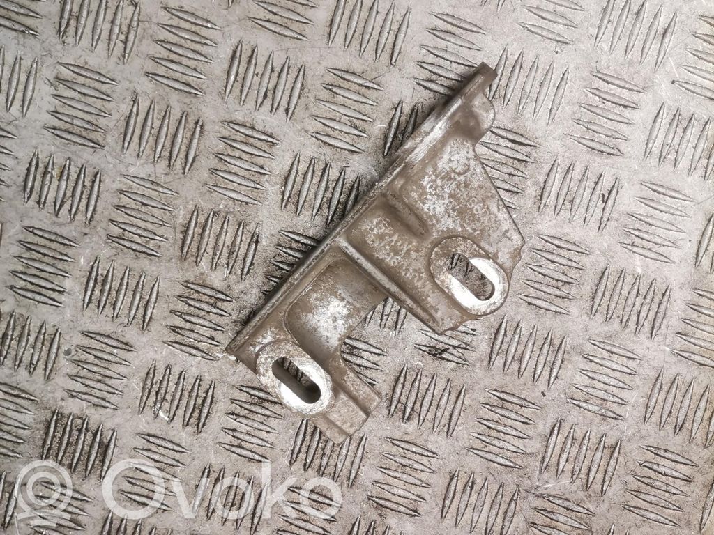 Engine mounting bracket   7M3199600A