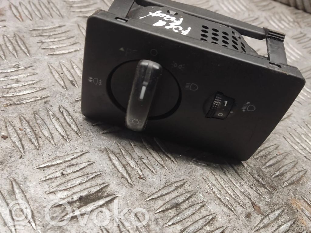Ford Focus Light switch 