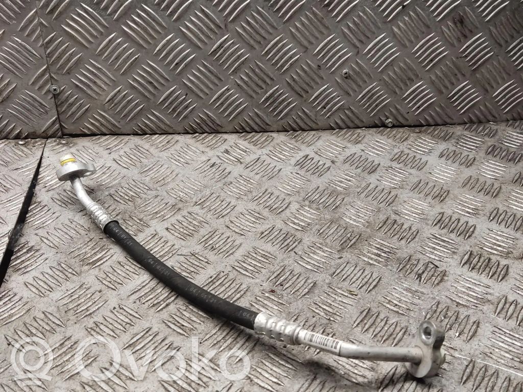 Ilmastointilaitteen putki (A/C)   31694875