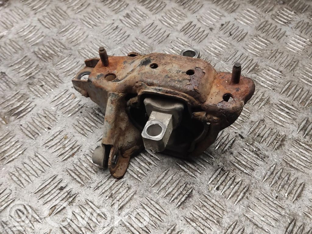 Engine mount bracket