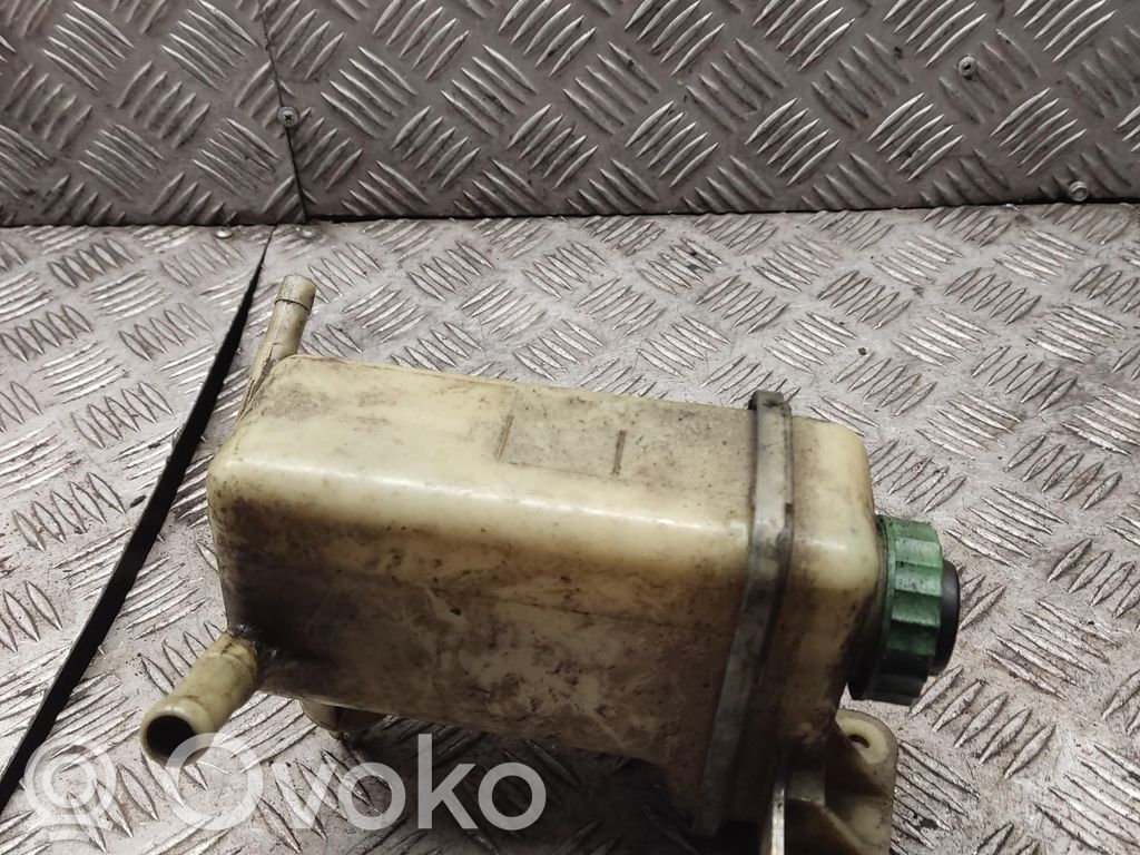 Ohjaustehostimen nestesäiliö   8A0422373C