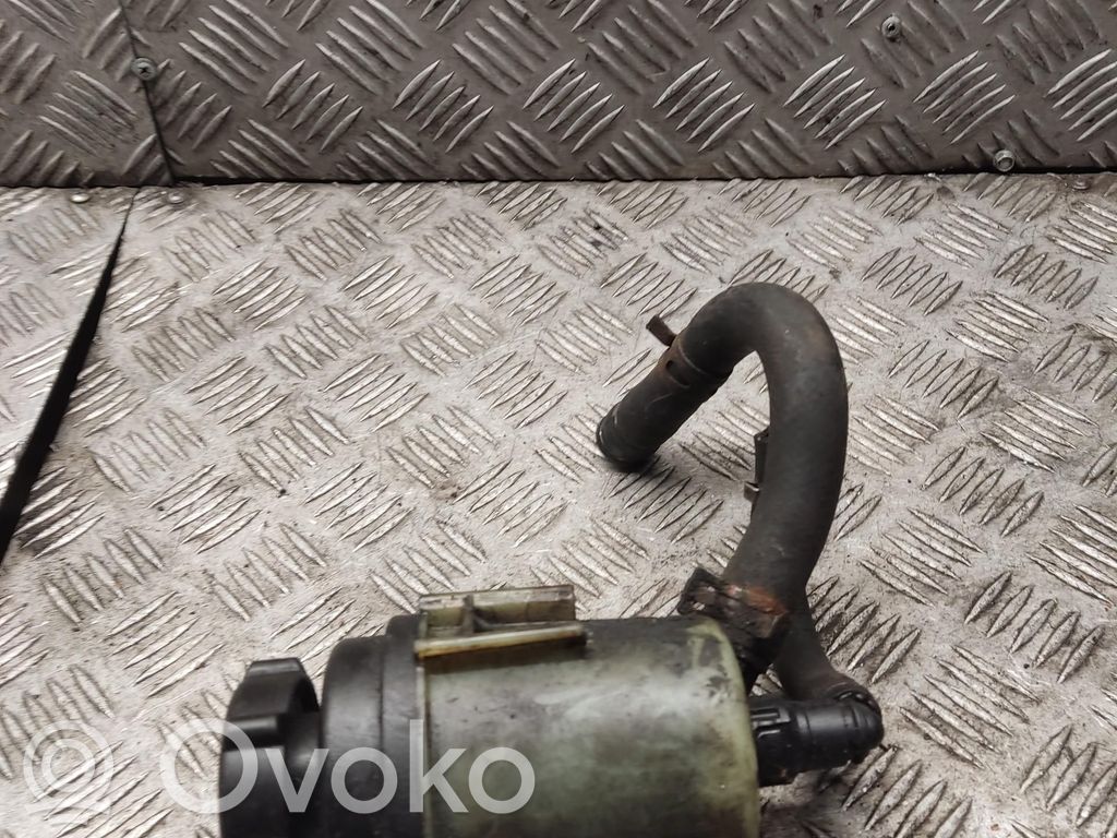 Ohjaustehostimen nestesäiliö   6C913R700DB
