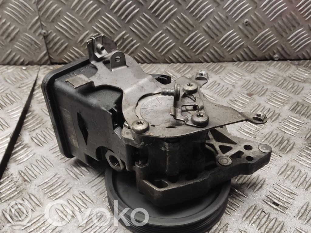 BMW X3 E83 Power steering pump 