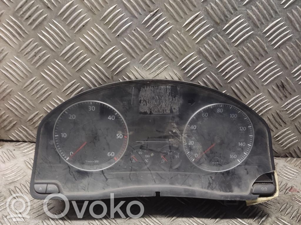 Volkswagen Golf V Licznik / Prędkościomierz 