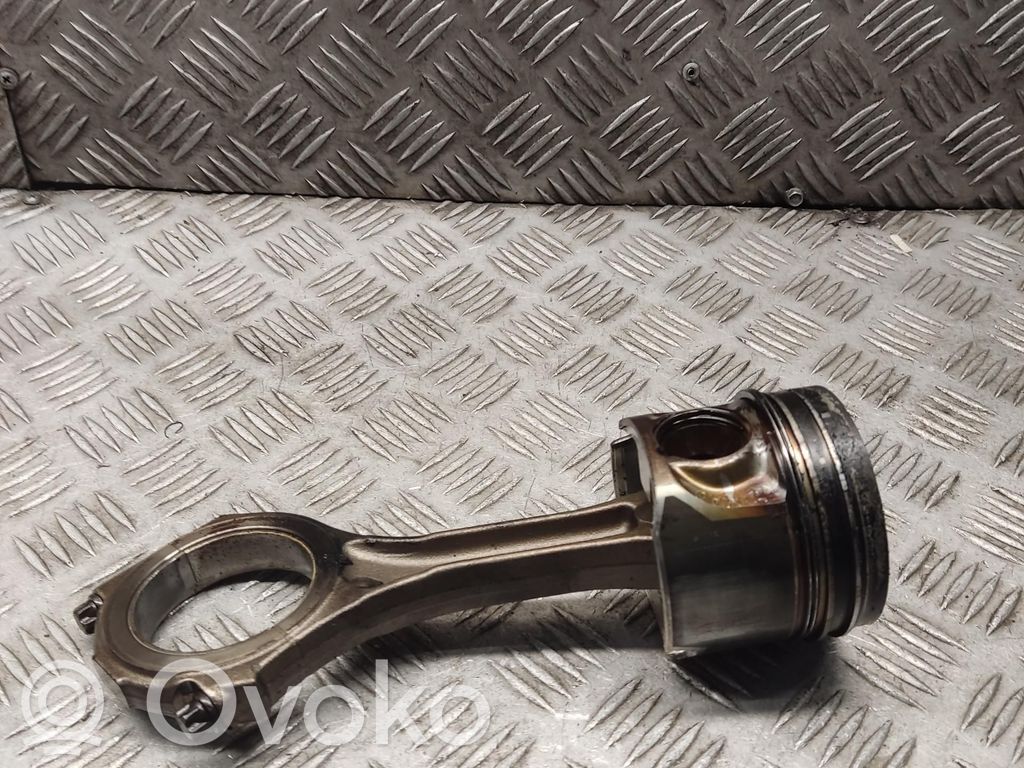 Piston with connecting rod   81L90