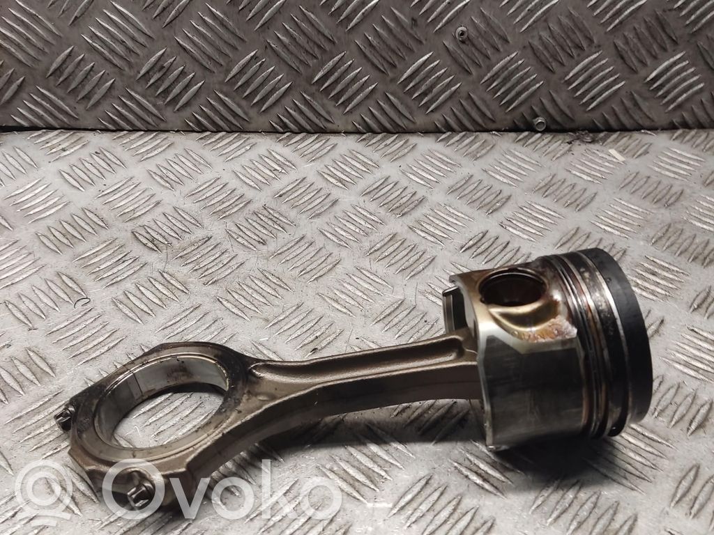 Piston with connecting rod   81L90