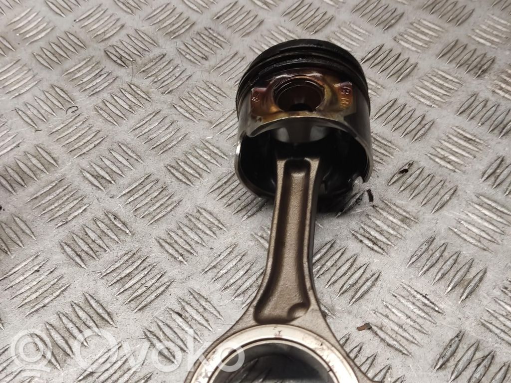 Piston with connecting rod   81L90