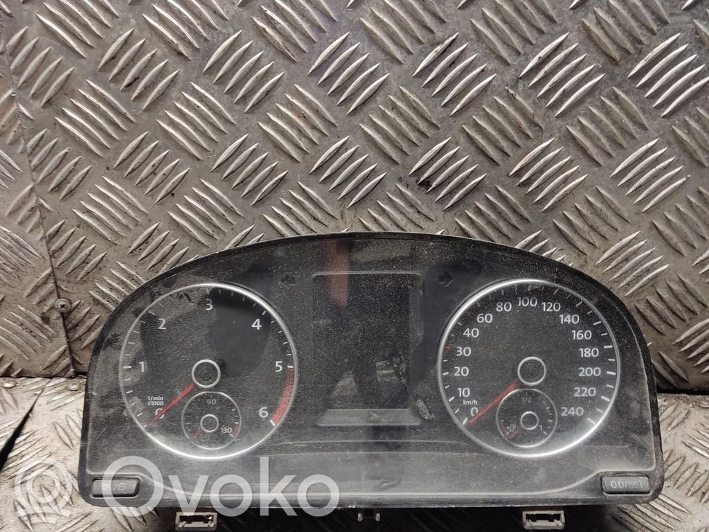 Volkswagen Caddy Speedometer (instrument cluster) 