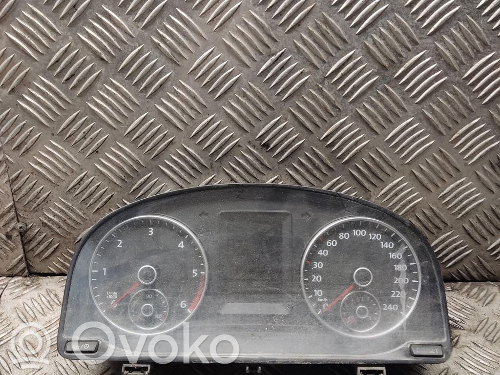 Volkswagen Caddy Speedometer (instrument cluster) 