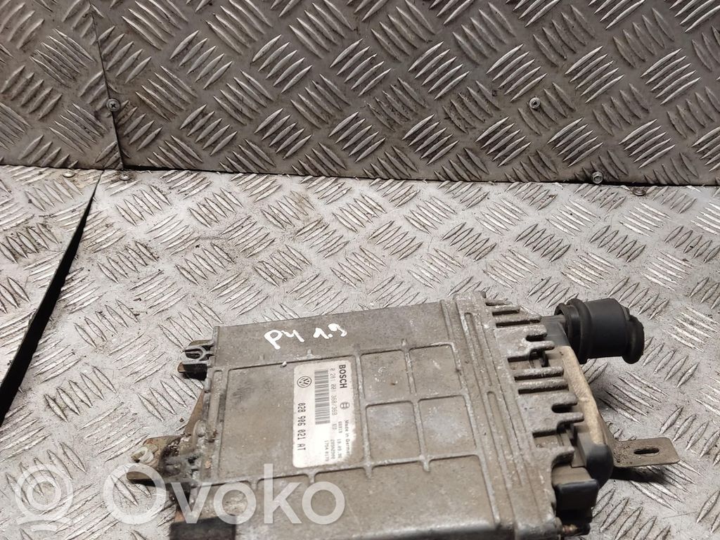 Volkswagen PASSAT B4 Engine control unit/module 